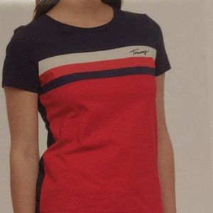 Nwt- Tommy  Girl  shirt / Small. (Y-W)